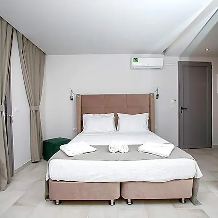 Happy Days Hotel