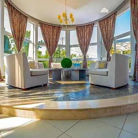Happy Days Hotel